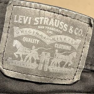 Levi 721 Black high rise skinny Jean